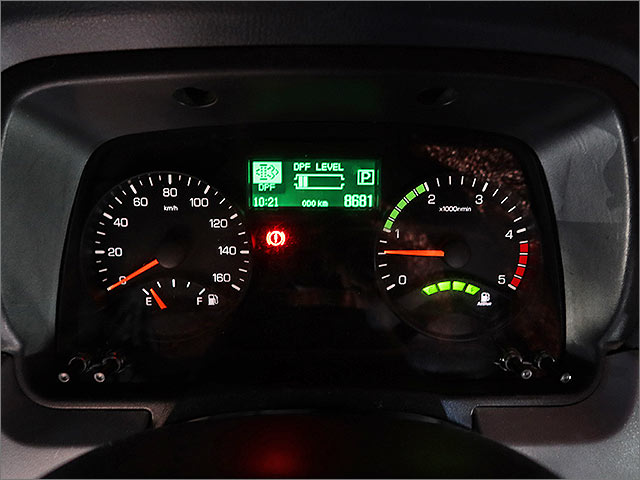 修理後 キャンター メーターパネル 警告灯消灯