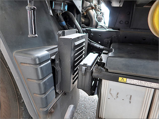 AdBlueコントロールユニット カプラー取り外し 絶縁