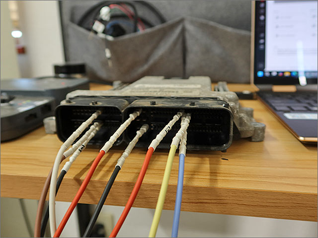 ECUコネクタ接続