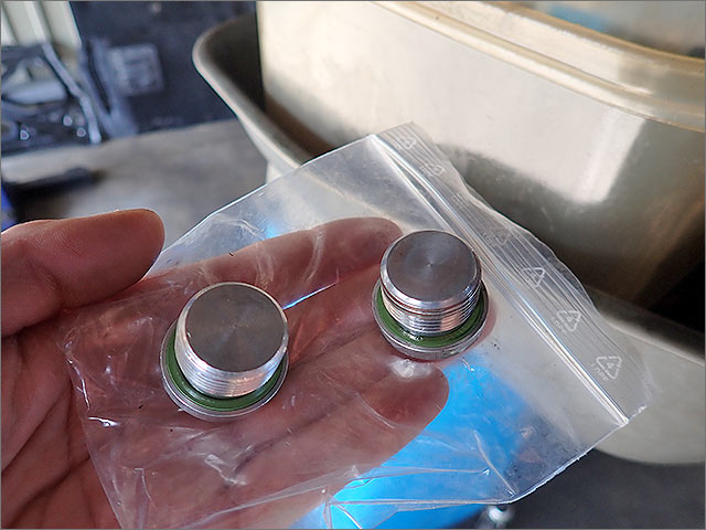 オーバーフロープラグ新品に交換