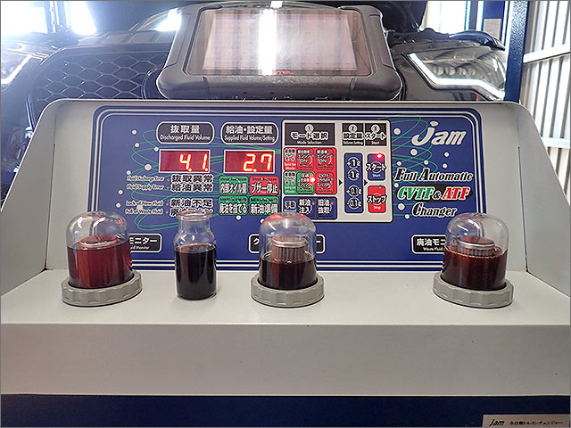 2回目圧送交換。排出フルードの色が少し改善してきた