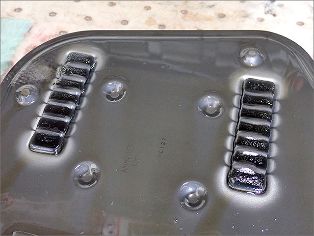 マグネットに付着した鉄粉。多めの状態