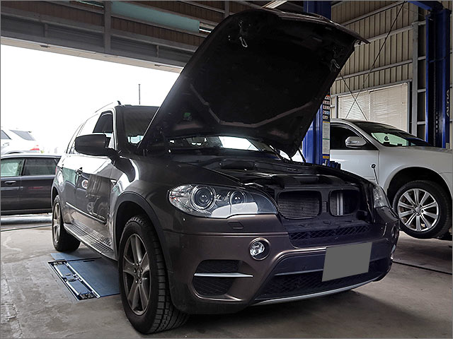 BMW X5 E70 入庫 工場内