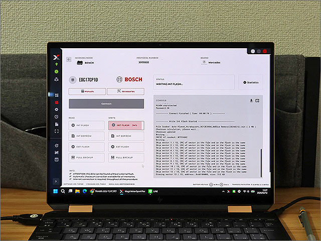 ECUへデータ書き込み中 WRITING INT FLASH 94%