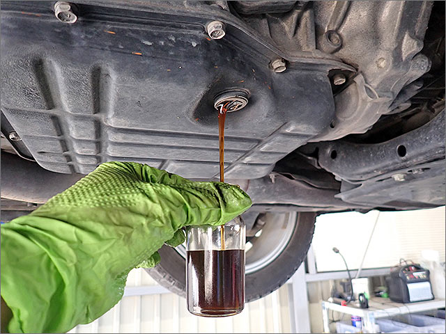 スバル レガシィBMG ATFドレン排出