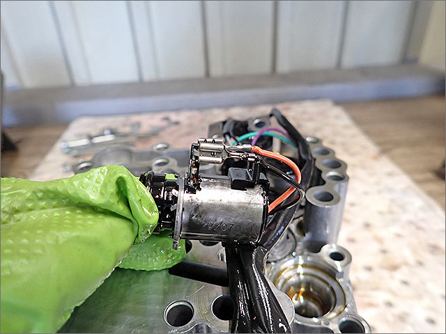 取り外した不良ソレノイド