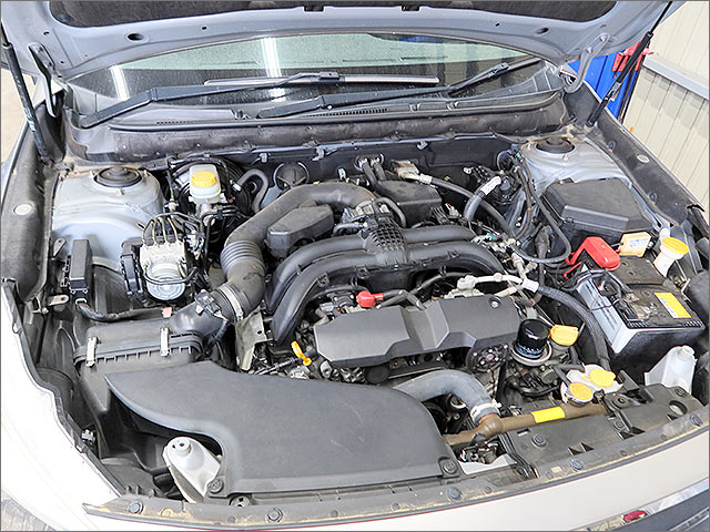 スバル アウトバック BS9 エンジンルーム 水平対向エンジン FB25