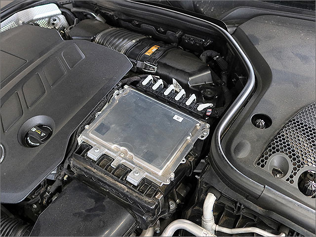 ベンツE220d 制御ユニット周辺