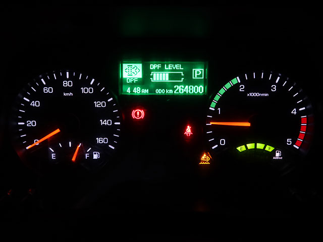 入庫時のメーター 走行距離264800km 警告灯点灯