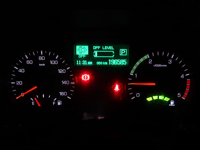 キャンターのメーター 走行196585km 警告灯点灯
