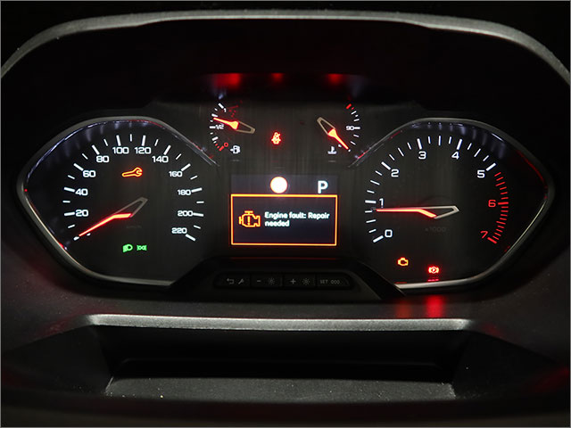 プジョーリフター メーター Engine fault Repair needed 表示