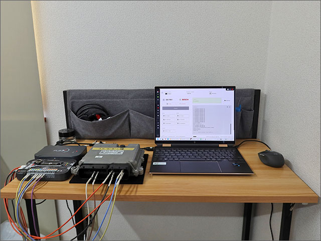 作業デスク FLEXとECU、PCのセットアップ