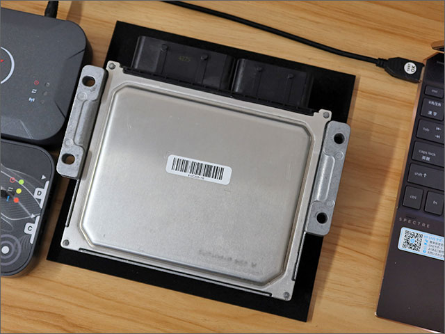 取り外したDELPHI DCM7.1A ECU