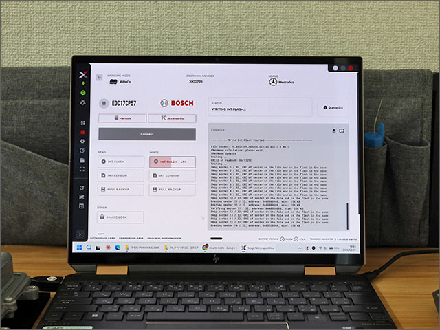 FLEXでECUに書き込み中の画面