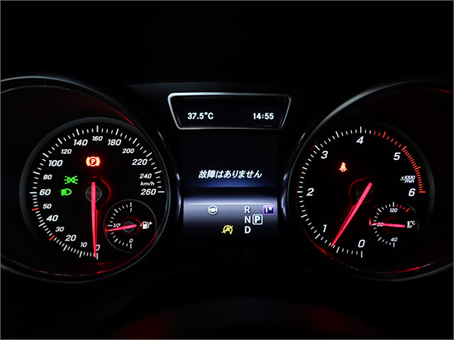 作業後のGLS350dのメーター。故障はありませんと表示され警告が消灯