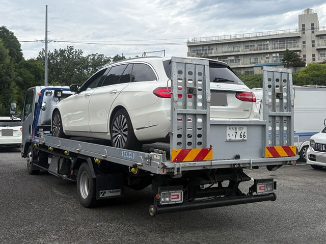メルセデスベンツ E400 4MATIC ステーションワゴン(S213)積載車でのお引き取り