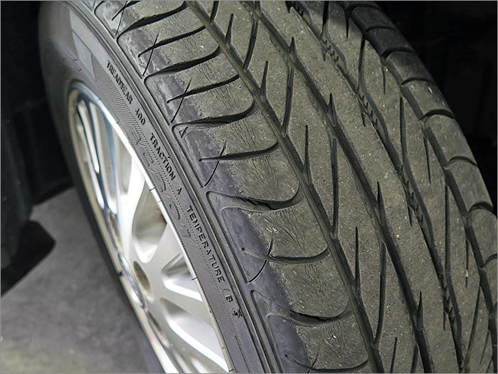 こちらのタイヤは日本メーカーになりますので安全面に関しても優れてますよ!