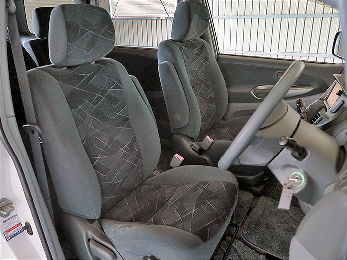 清潔感ある車内でシートに汚れはありません。。