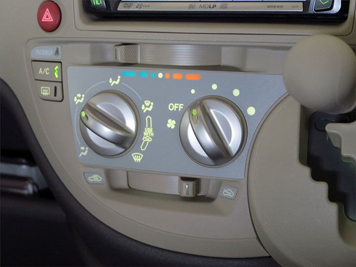 オートエアコン、常に快適な空間に保ってくれます。