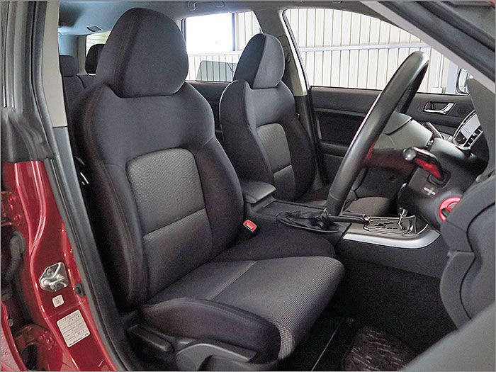 清潔感ある車内でシートに汚れはありません。。