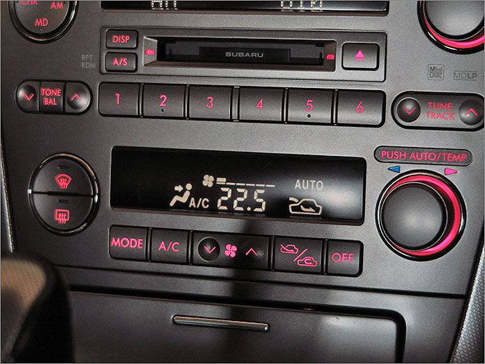 オートエアコン、常に快適な空間に保ってくれます。