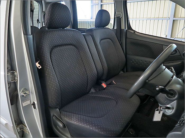 清潔感ある車内でシートに汚れはありません。。