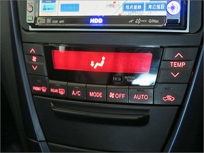 オートエアコン、常に快適な空間に保ってくれます。