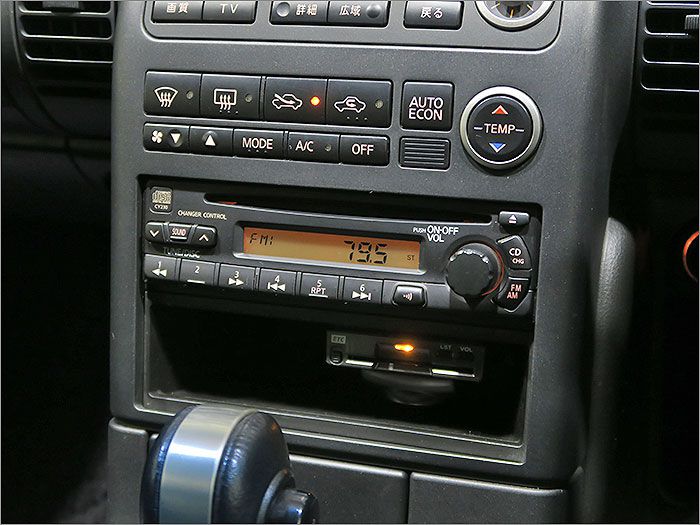 オーディオはCD、カセットテープ、ラジオが使用できます。 